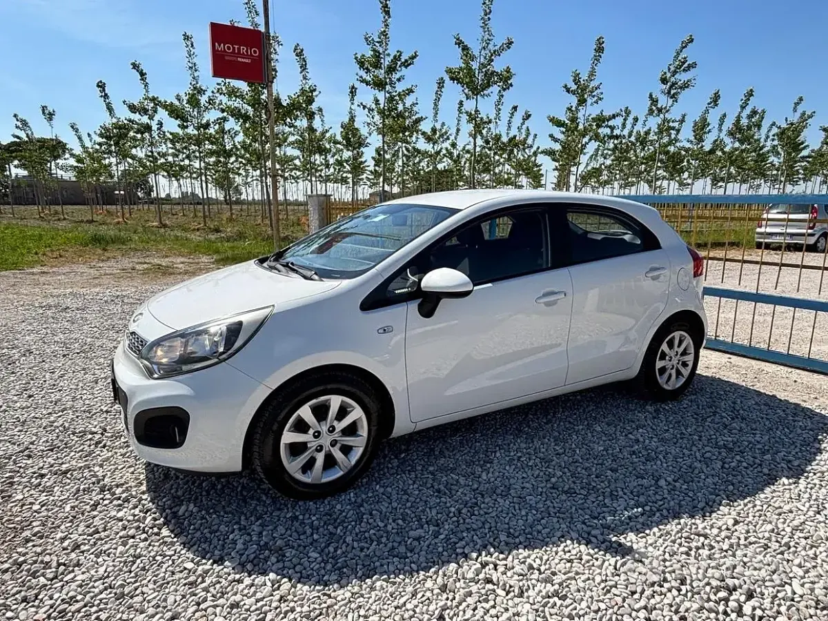 Usata Kia Rio LX 75 CV (55 kW) 2013 Berlina