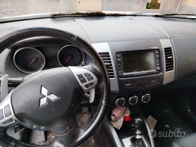 Usata Mitsubishi Outlander 156 CV (114 kW) 2012 Bianco SUV