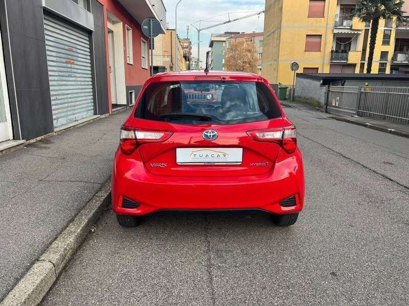 Usata Toyota Yaris Hybrid Cool 101 CV (74 kW) 2019 Rosso Berlina