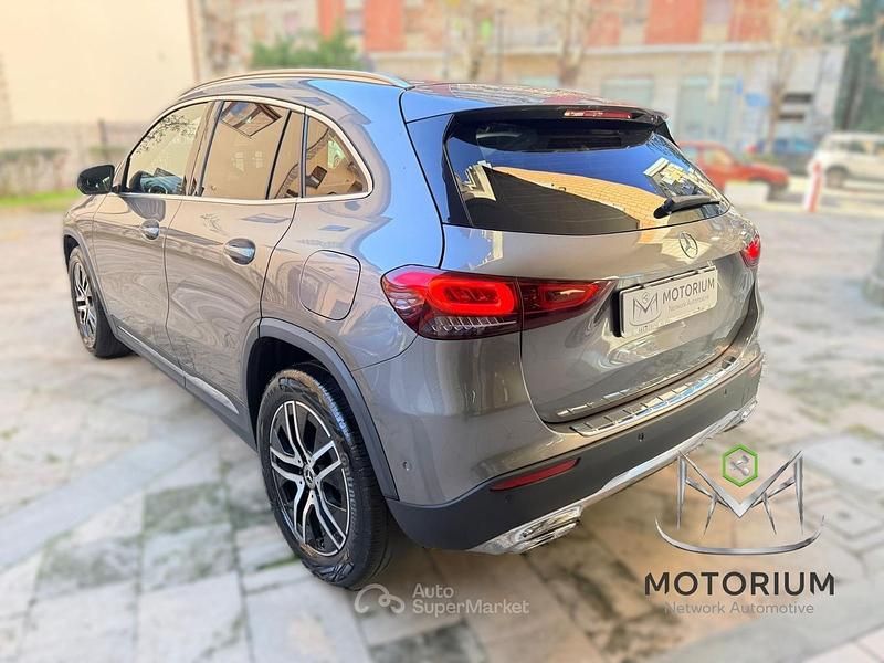 Usata Mercedes GLA200 150 CV (110 kW) 2020 Gray SUV
