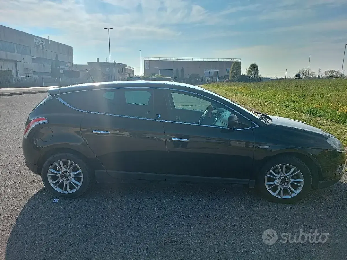 Usata Lancia Delta 120 CV (88 kW) 2011 Nero Utilitaria