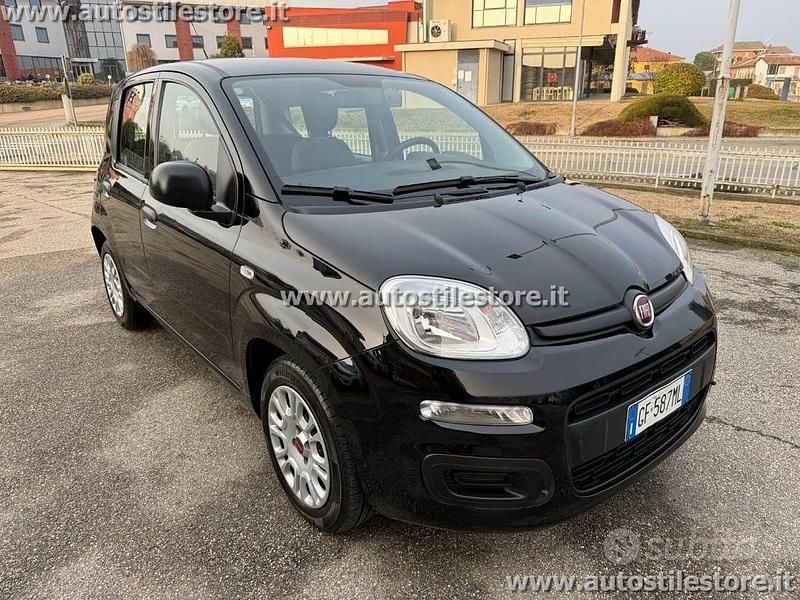 Usata Fiat Panda S 70 CV (51 kW) 2021 Nero pastello Berlina