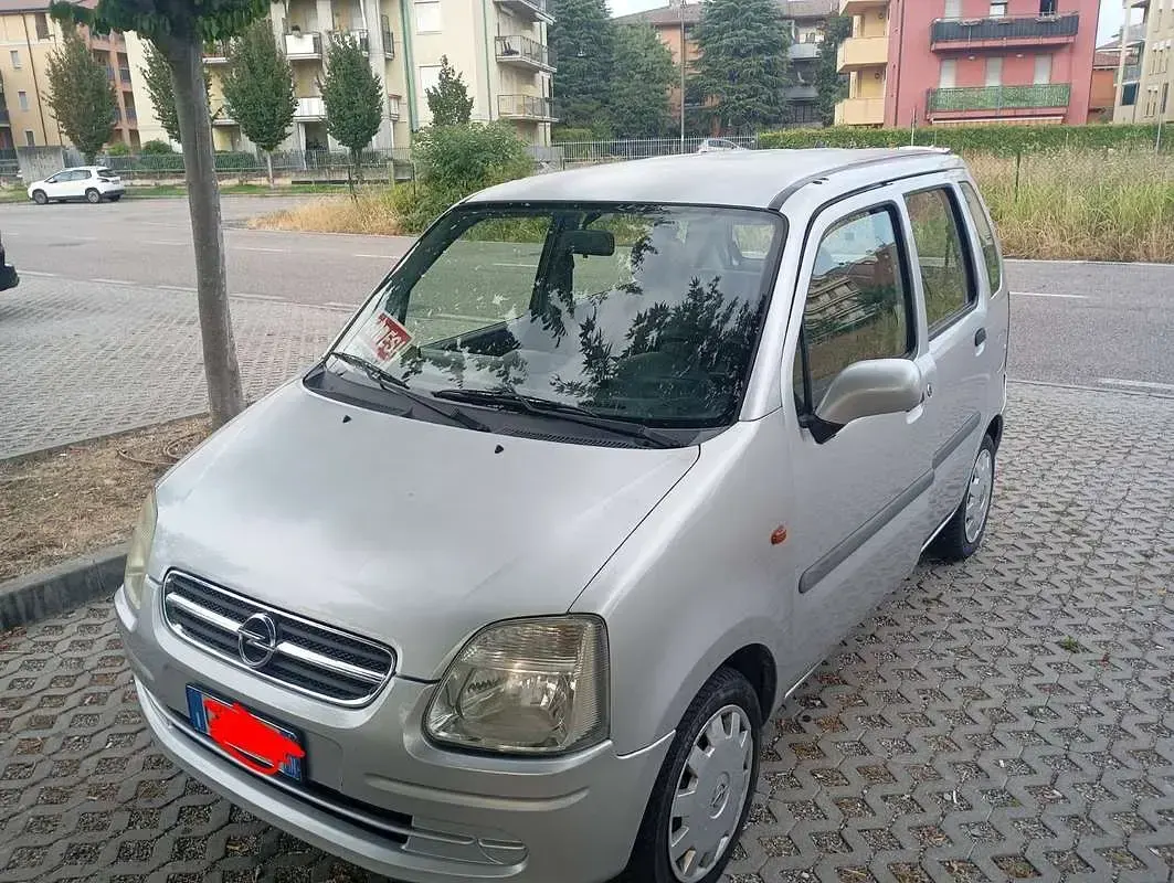 Usata Opel Agila Club 60 CV (44 kW) 2004 Argento Monovolume