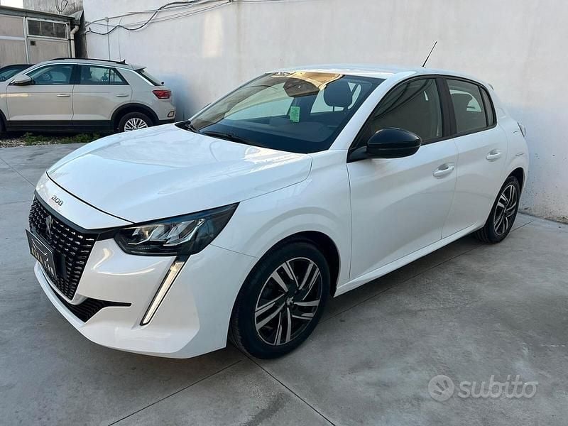 Usata Peugeot 208 Allure 75 CV (55 kW) 2023 Bianco Utilitaria