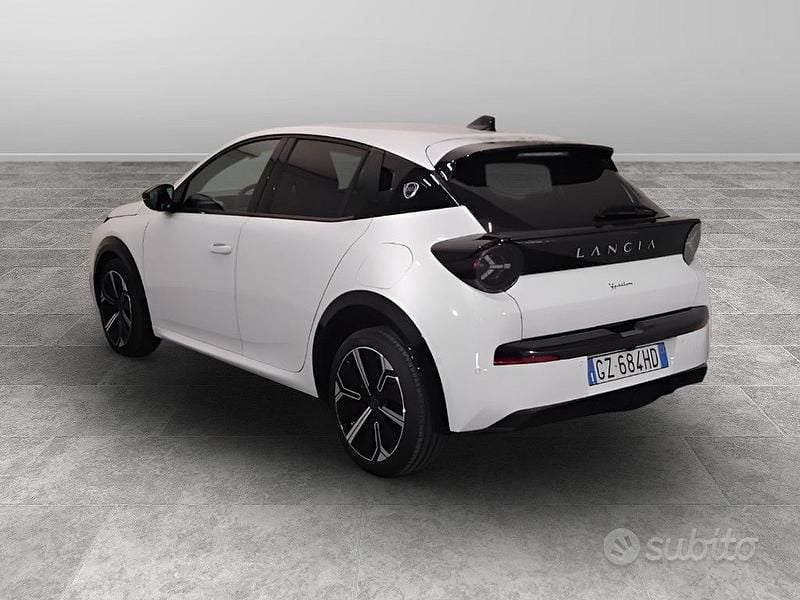 Usata Lancia Ypsilon 110 CV (80 kW) 2025 Blu/azzurro Utilitaria