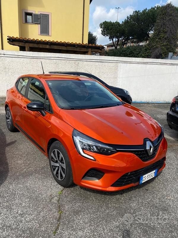 Usata Renault Clio V Equilibre 66 CV (48 kW) 2023 Arancione Berlina
