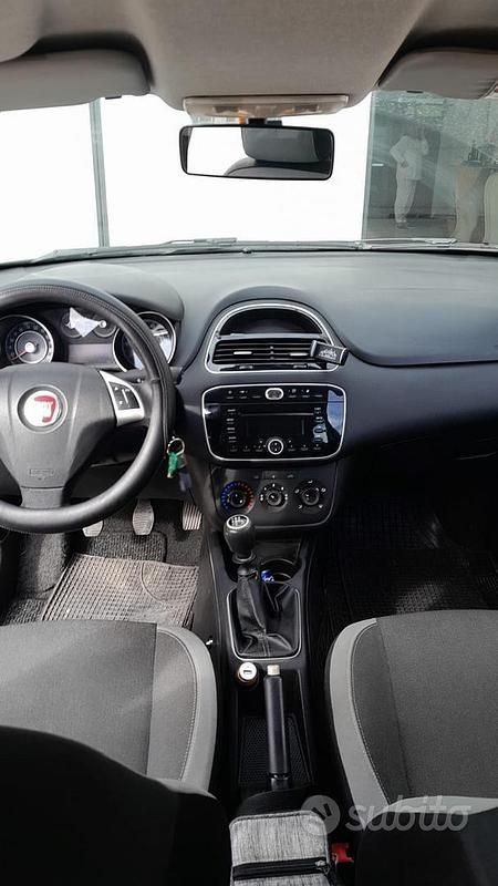 Usata Fiat Punto 77 CV (56 kW) 2012 Utilitaria