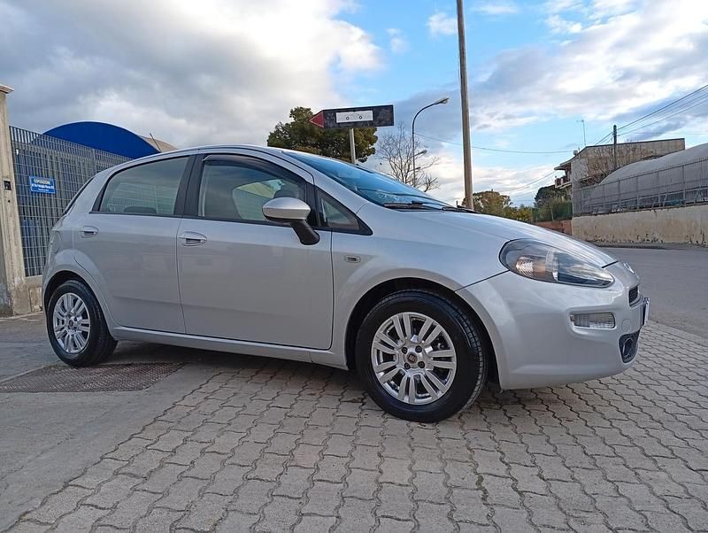 Usata Fiat Punto Lounge 75 CV (55 kW) 2014 Grigio Utilitaria