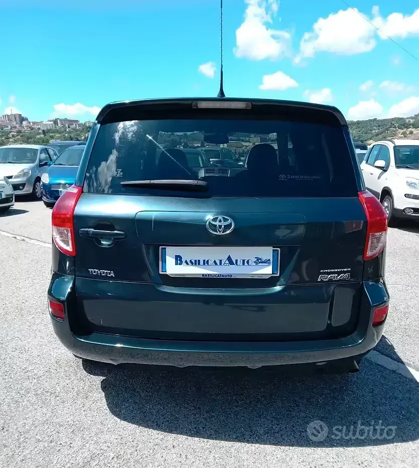 Usata Toyota RAV4 177 CV (130 kW) 2007 Verde SUV