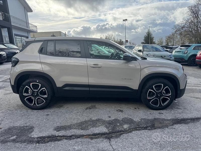 Nuova Jeep Avenger Summit 2025 Grigio SUV