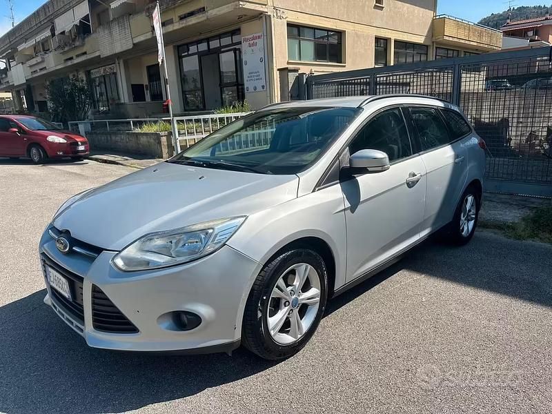 Usata Ford Focus Titanium 116 CV (85 kW) 2011 Grigio Station wagon