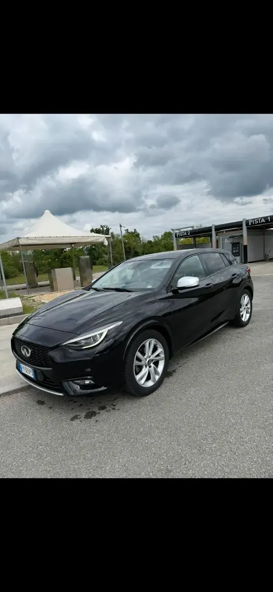 Usata Infiniti Q30 Premium 109 CV (80 kW) 2017 Nero Berlina