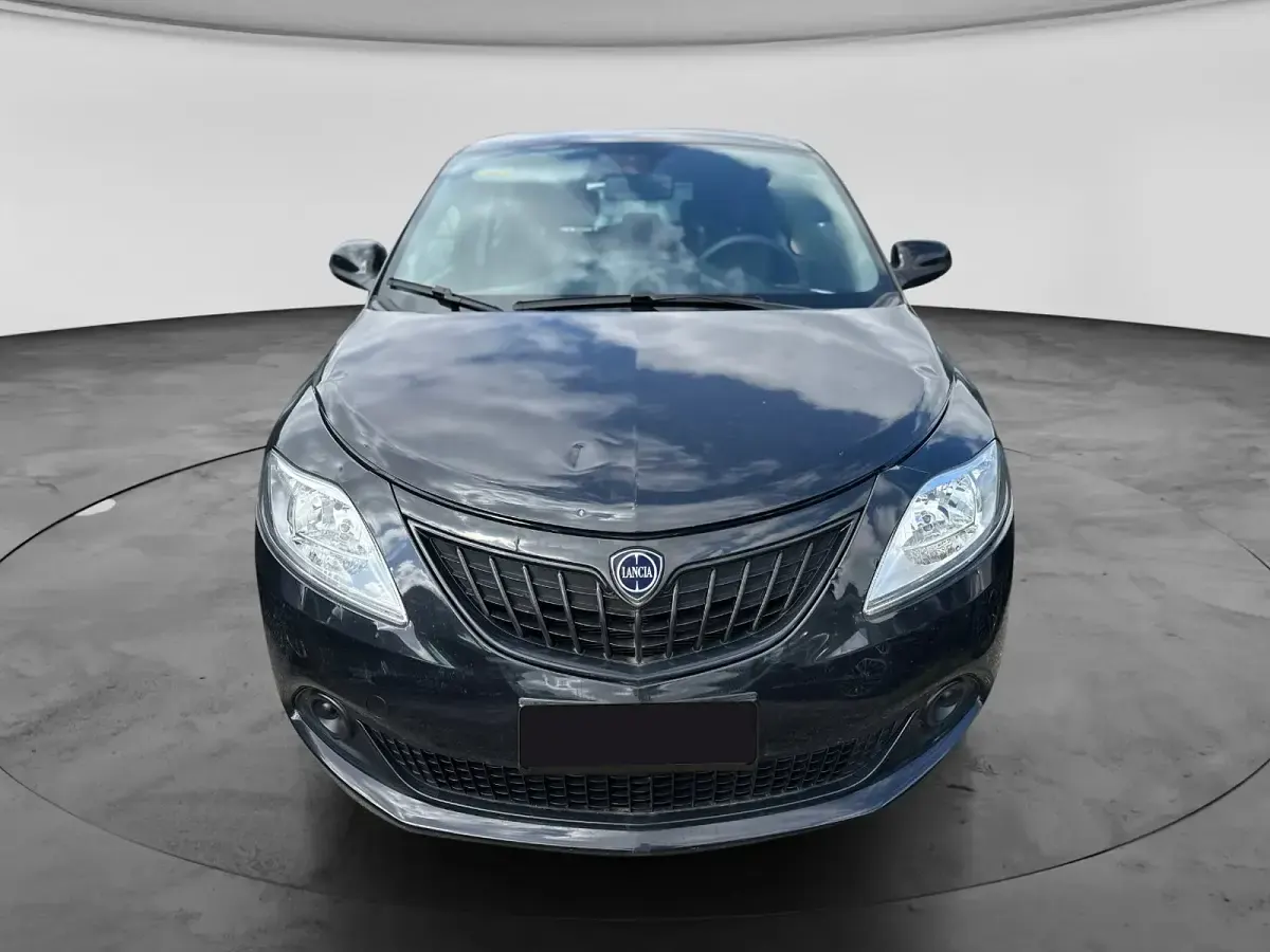 Usata Lancia Ypsilon Silver 70 CV (51 kW) 2023 Nero Utilitaria