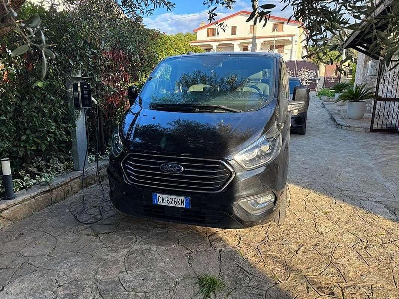 Usata Ford Tourneo Custom Titanium 83 CV (61 kW) 2020 Nero Furgone
