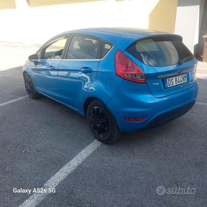 Usata Ford Fiesta 68 CV (50 kW) 2009 Blu Utilitaria