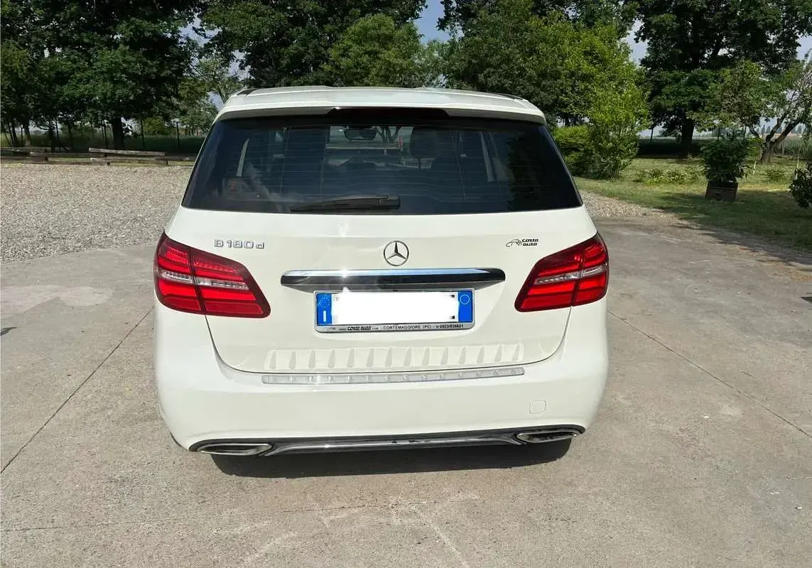 Usata Mercedes B180 109 CV (80 kW) 2018 Bianco Utilitaria