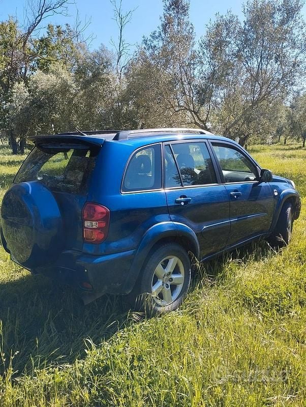 Usata Toyota RAV4 116 CV (85 kW) 2004 Blu SUV