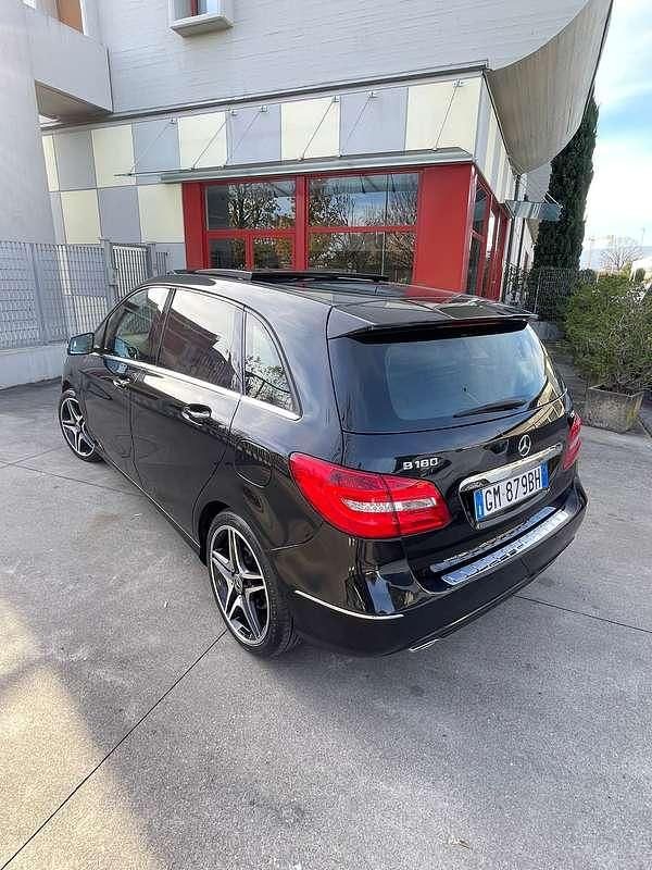 Usata Mercedes B180 Premium 109 CV (80 kW) 2014 Nero Utilitaria