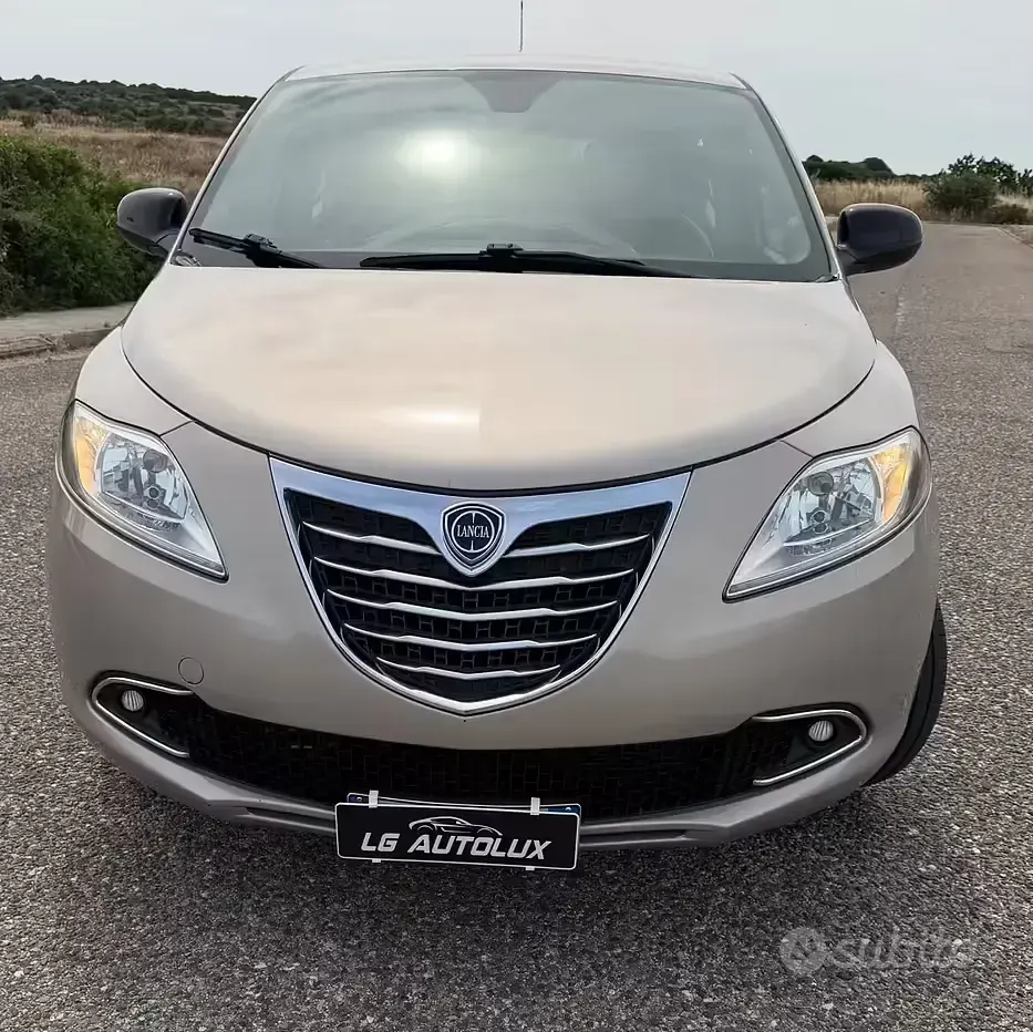 Usata Lancia Ypsilon 95 CV (69 kW) 2015 Grigio Utilitaria