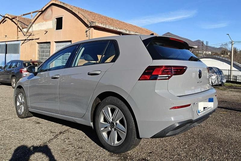 Usata VW Golf VIII Life 110 CV (80 kW) 2022 Grigio Berlina