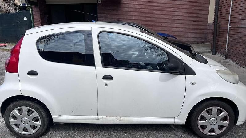 Usata Peugeot 107 Allure 68 CV (50 kW) 2009 Utilitaria