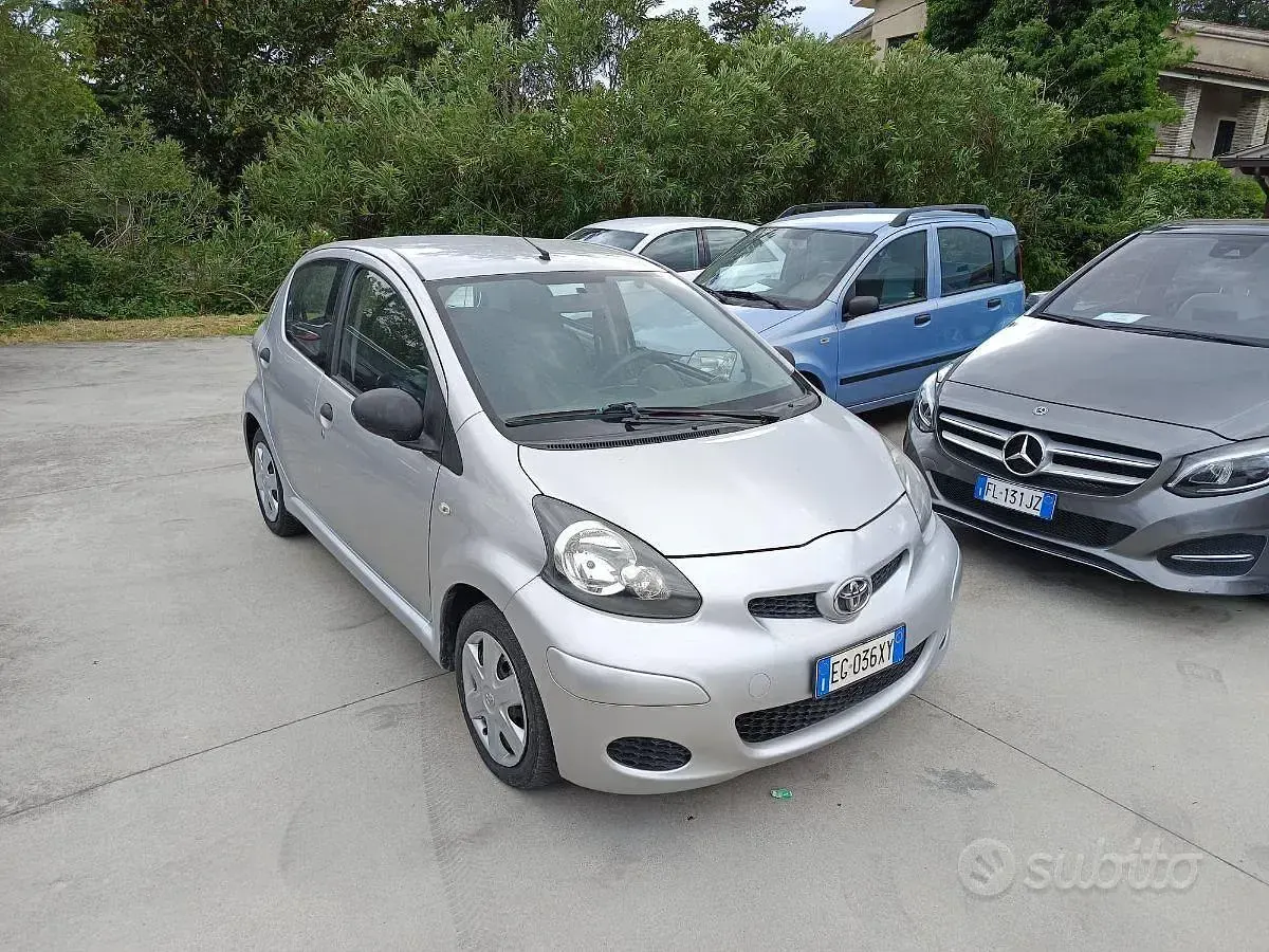 Second-hand Toyota Aygo 67 CP (49 kW) 2011 Hatchback
