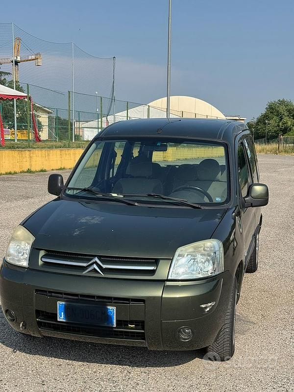 Verde Usata 2004 Citroën Berlingo Monovolume | 2500 € - Immagine 1/4