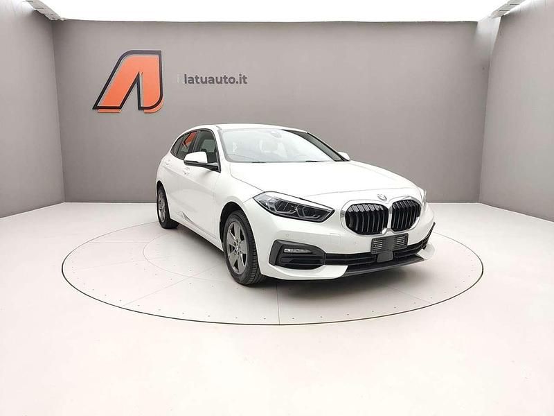 Usata BMW 118 Advantage 136 CV (100 kW) 2022 Mineral white Utilitaria
