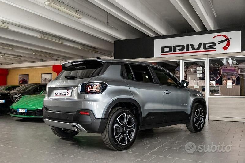 Usata Jeep Avenger Summit 100 CV (73 kW) 2024 Grigio SUV