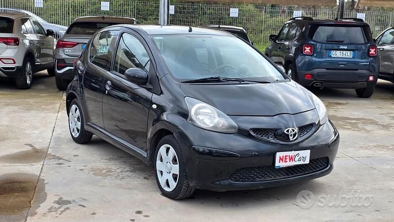 Usata Toyota Aygo 68 CV (50 kW) 2007 Nero Utilitaria
