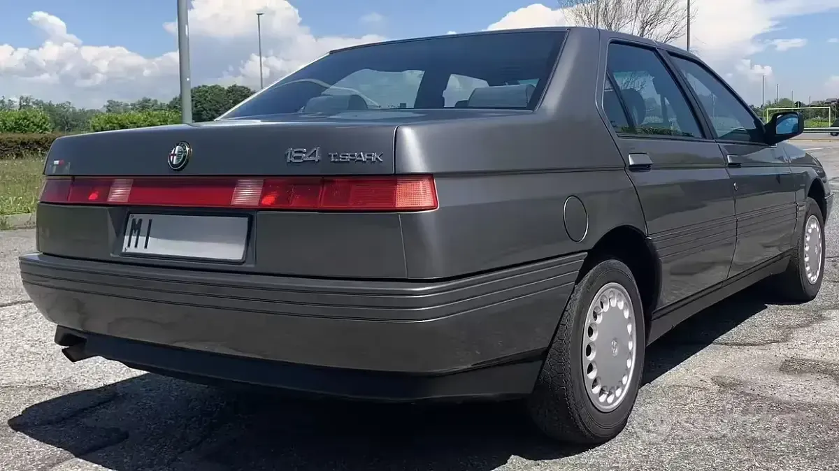 Usata Alfa Romeo 164 145 CV (106 kW) 1990 Grigio Berlina