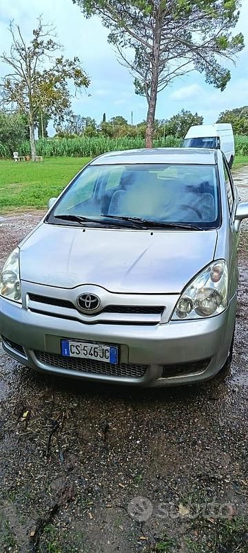 Usata Toyota Corolla Verso 2005 Grigio Monovolume