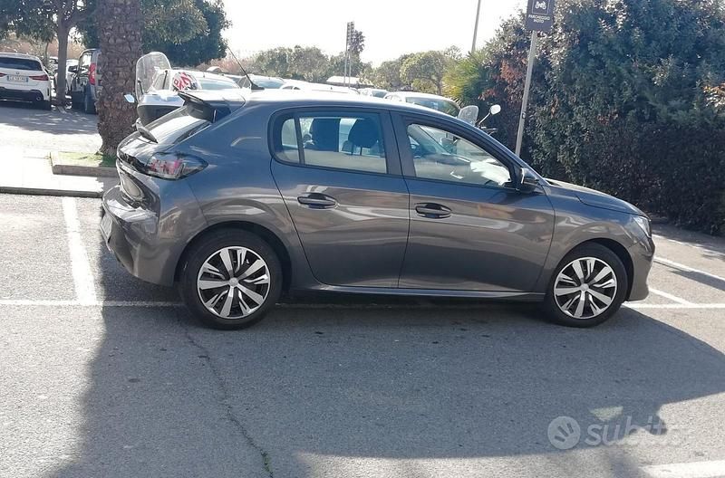 Usata Peugeot 208 102 CV (75 kW) 2023 Grigio Utilitaria