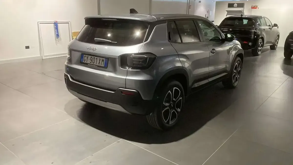 Usata Jeep Avenger EV Summit 114 kW (156 CV) 2025 Grigio SUV