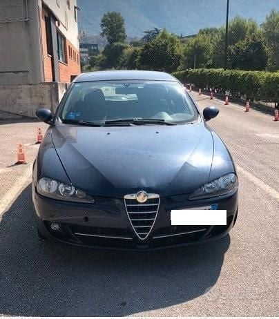 Blu/azzurro Usata 2008 Alfa Romeo 147 Distinctive Due volumi | 3400 € (Cara) - Immagine 1/1