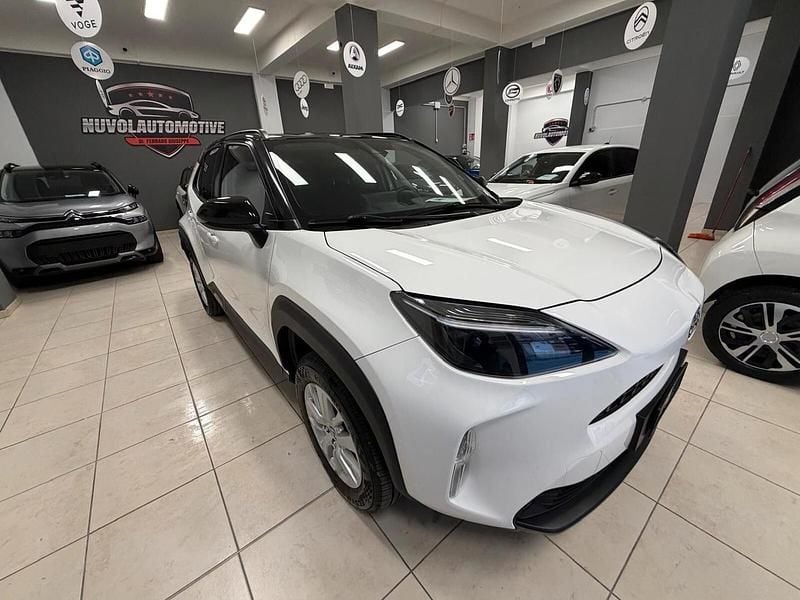 Usata Toyota Yaris Hybrid Trend 92 CV (67 kW) 2023 Bianco Station wagon