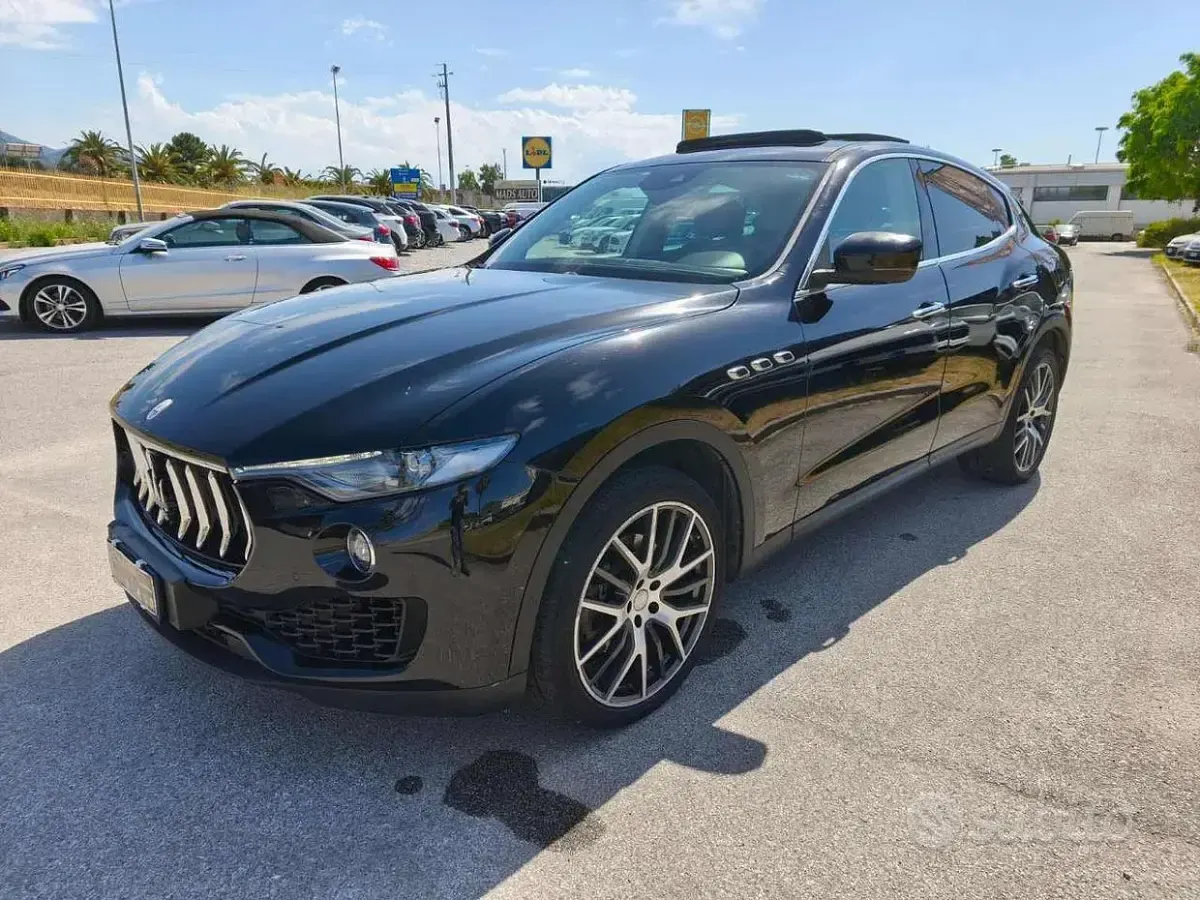 Usata Maserati Levante 275 CV (202 kW) 2016 Nero SUV