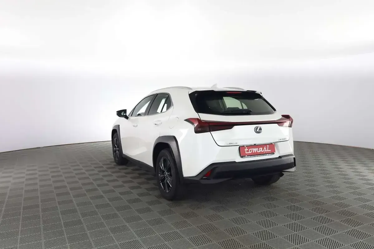 Usata Lexus UX 250h 152 CV (111 kW) 2024 Bianco perla SUV