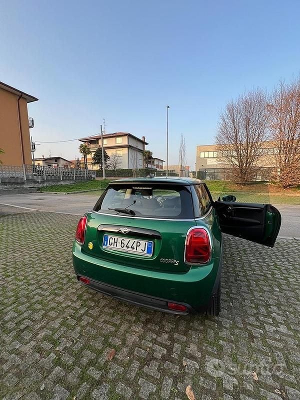 Usata Mini Cooper SE 75 kW (102 CV) 2021 Verde Utilitaria
