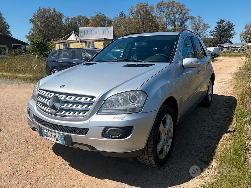 Usata Mercedes ML320 224 CV (164 kW) 2008 Grigio SUV