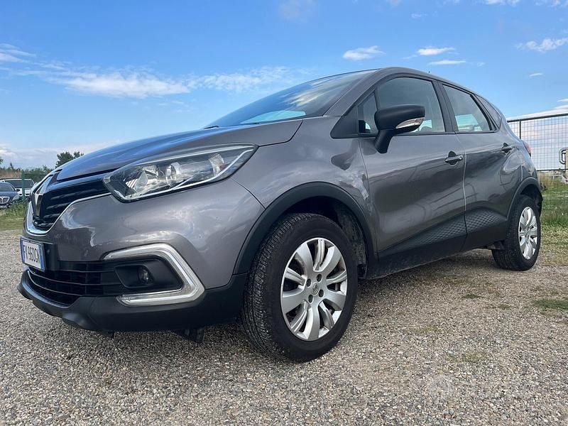 Usata Renault Captur Bose Edition 90 CV (66 kW) 2017 Grigio SUV