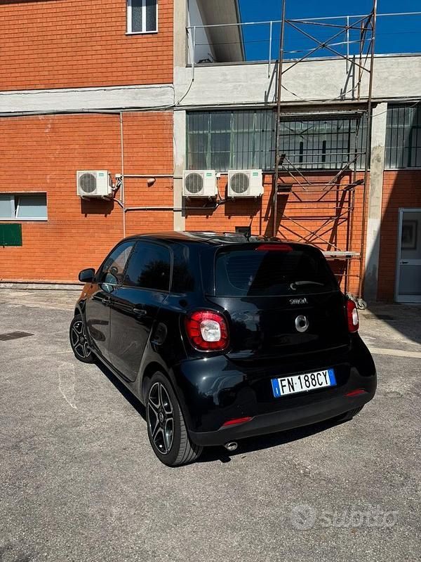 Usata Smart ForFour 90 CV (66 kW) 2018 Nero Utilitaria