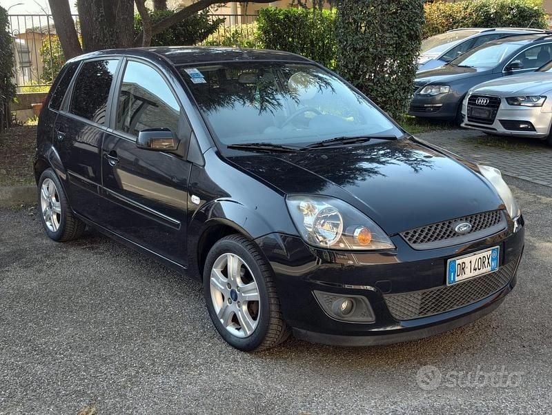 Usata Ford Fiesta Ghia 2008 Nero Utilitaria