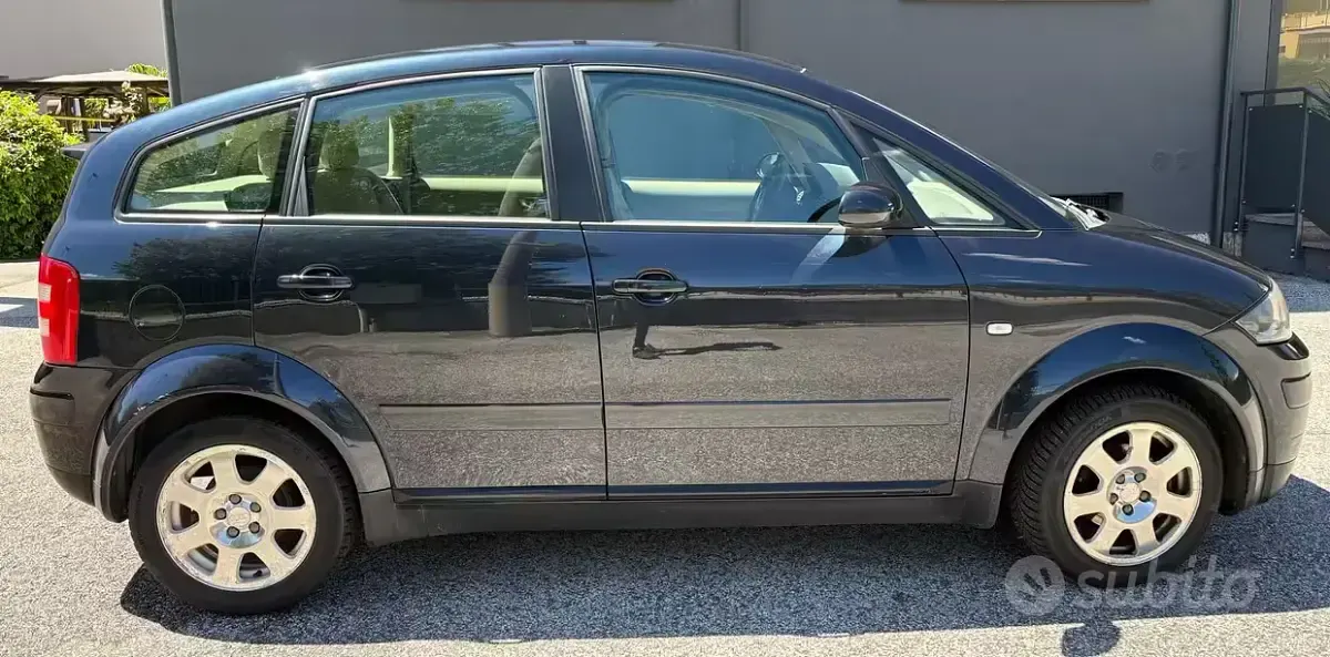 Usata Audi A2 75 CV (55 kW) 2004 Blu Utilitaria