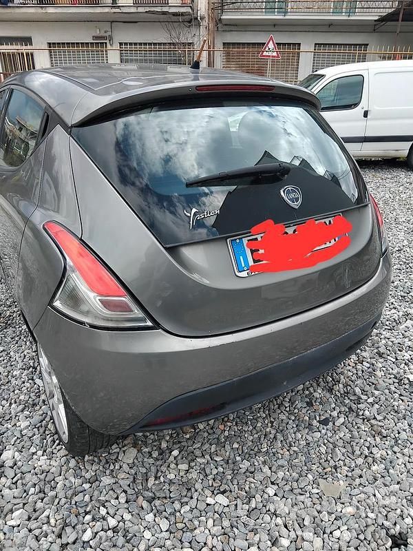 Usata Lancia Ypsilon 95 CV (69 kW) 2011 Grigio Utilitaria