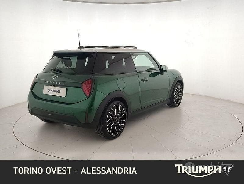 Usata Mini Cooper Favoured 2024 Verde Utilitaria
