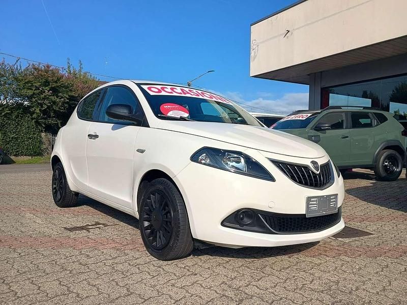 Usata Lancia Ypsilon Silver 69 CV (50 kW) 2022 Bianco Utilitaria