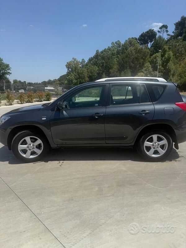 Usata 2008 Toyota RAV4 Sol SUV | 5000 € (Ottimo prezzo) - Immagine 1/4