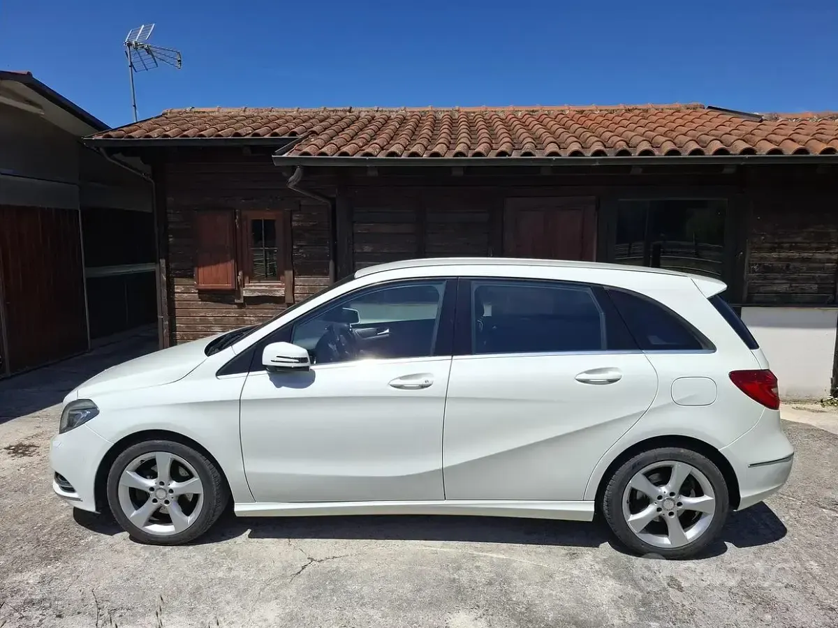 Usata Mercedes B180 109 CV (80 kW) 2013 Bianco Utilitaria