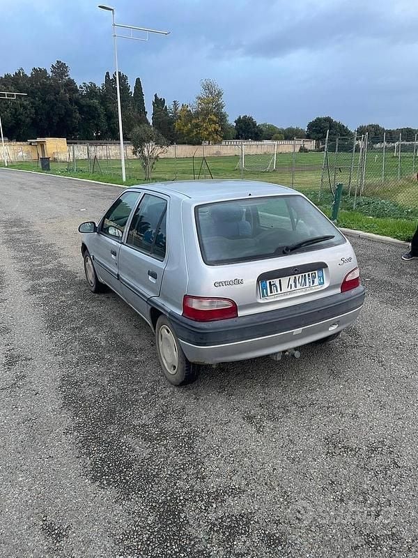 Grigio Usata 2001 Citroën Saxo Due volumi | 1900 € (Buon prezzo) - Immagine 1/4